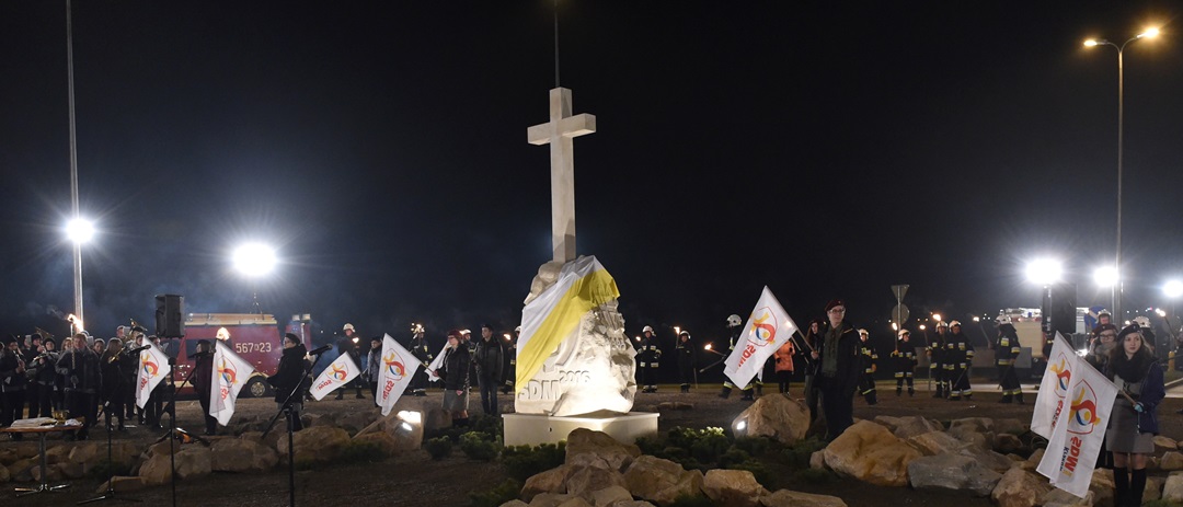 Poświęcono obelisk z symbolami Światowych Dni Młodzieży