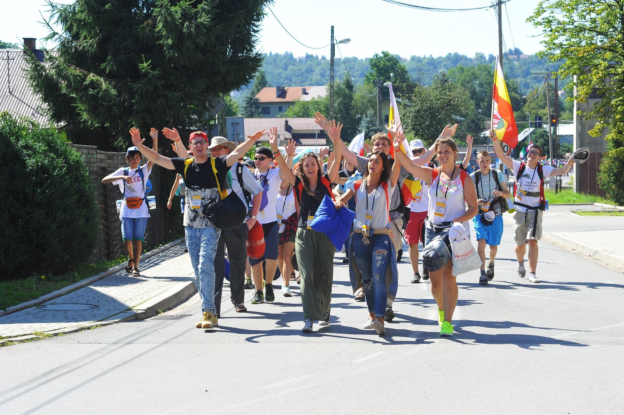 Pielgrzymi w drodze na Campus Misericordiae w Brzegach