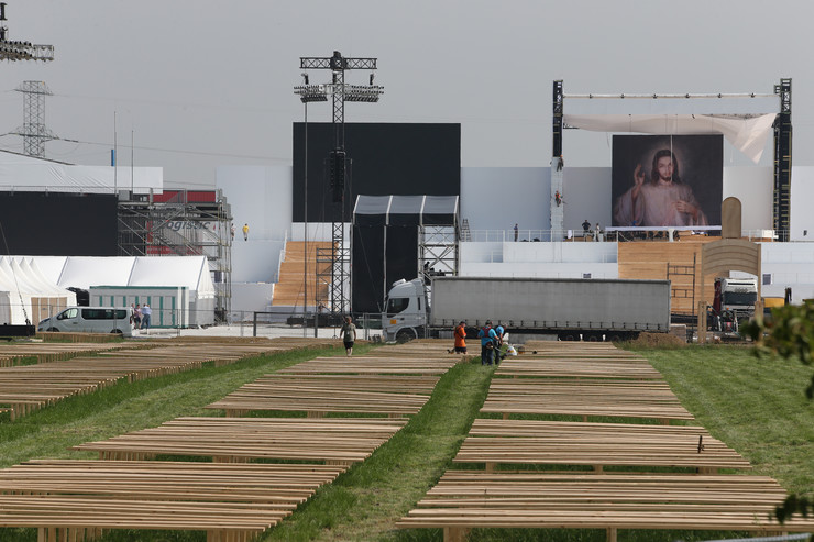 ŚDM ołtarz w Campus Misericordiae gotowy