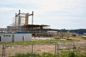 Budowa ołtarza na Campus Misericordiae (6)