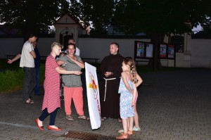 Pierwsi pielgrzymi w Klasztorze oo. Franciszkanów i LO (14)